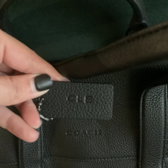 Coach black leather messenger bag with magnetic closures - Picture 3 of 7